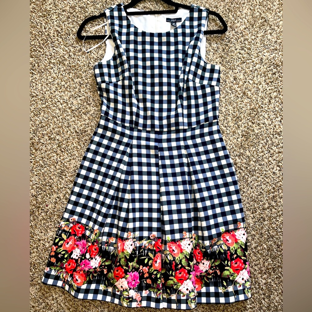 Beautiful midi floral dress - medium
